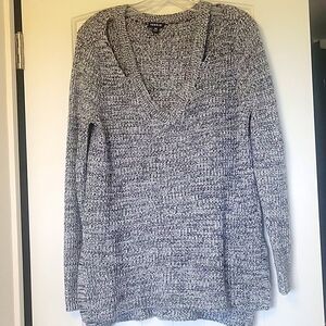 Adorable sweater with high low hem. SIZE 00 FROM TORRID